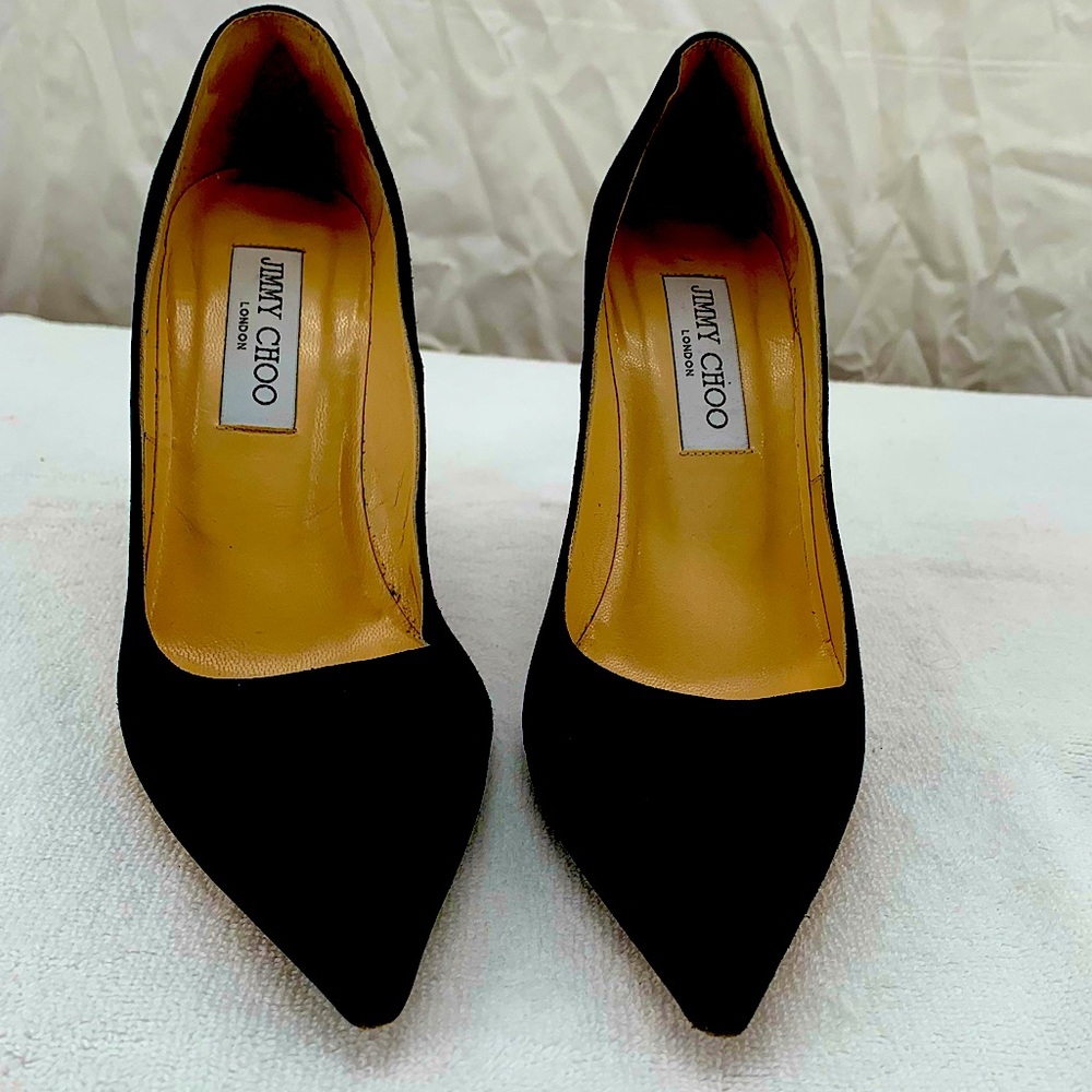 Jimmy Choo Black Romy Pump. RED WHITE BLUE is today’s black $drop till the 7/6.